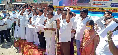 கிருஷ்ணகிரியில் திமுகவினர் ஆர்ப்பாட்டம்