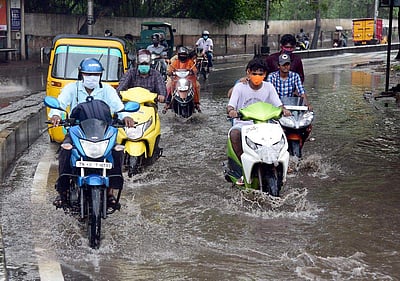 சென்னையில் மழை: வெப்பம் தணிந்ததால் மக்கள் மகிழ்ச்சி