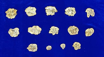 'அயன்' பட பாணியில் 4 கிலோ தங்கம் கடத்தல்: மூவர் கைது