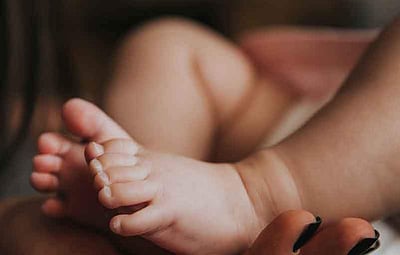 கரோனா உள்ள பெண்ணுக்கு பிறந்த ஆரோக்கியமான குழந்தை