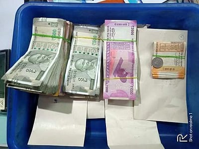 ஓசூர் சோதனை சாவடிகளில் லஞ்ச ஒழிப்பு போலீசார் சோதனை: கட்டுக் கட்டாக பணம் பறிமுதல்