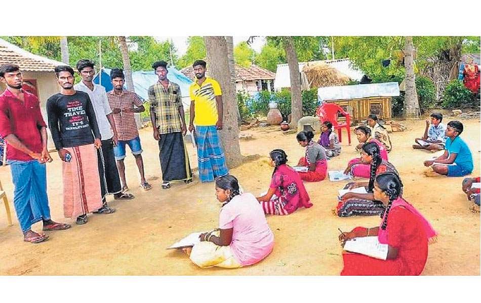 ஆசிரியர்களாக   மாறிய   பொறியாளர்கள்