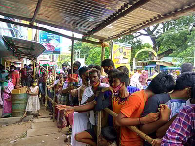 சீர்காழியில் 1 பைசாவுக்கு பிரியாணி; குவிந்த அசைவப் பிரியர்கள்!