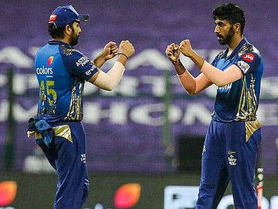 சூப்பர் ஓவர்: 5 ரன்களுக்குக் கட்டுப்படுத்திய 'யார்க்கர்' பூம்ரா