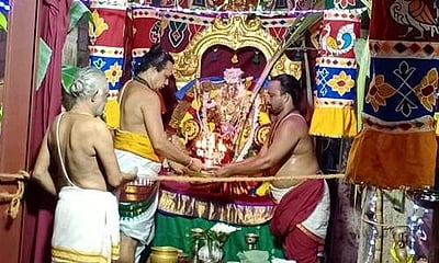 மானாமதுரை பகுதி கோயில்களில் நவராத்திரி விழா தொடங்கியது