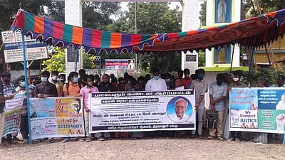 அருட்தந்தை கைது: கிறிஸ்தவா்கள் ஆா்ப்பாட்டம்