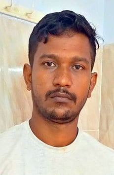 சித்தோட்டில் வீடுகளின் பூட்டை உடைத்து நகைகள் திருடிய இளைஞா் கைது