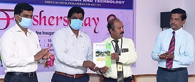 முதலாமாண்டு மாணவா்களுக்கான வகுப்பு தொடக்க விழா