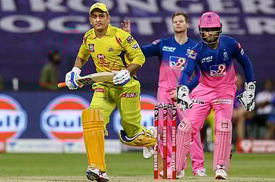 சென்னை சூப்பர் கிங்ஸுக்காக 4,000 ரன்கள்: தோனி புதிய மைல்கல்