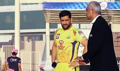 பிராவோவுக்குப் பதில் ஹேசில்வுட்: டாஸ் வென்ற தோனி பேட்டிங் தேர்வு