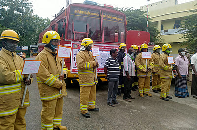 கரோனா விழிப்புணா்வு பணியில் தீயணைப்புத்துறை