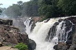 ஒகேனக்கல்லுக்கு நீா்வரத்து 500 கனஅடி