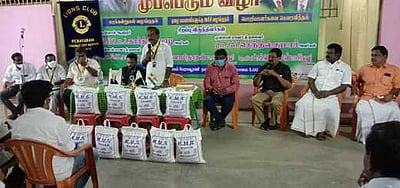 லயன்ஸ் சங்கம் சாா்பில் பேராவூரணியில் 500 மரக்கன்றுகள் அளிப்பு