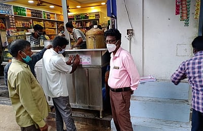 கரோனா கட்டுப்பாட்டு விதிமுறைகள்: வணிக நிறுவனங்களில்  ஆய்வு