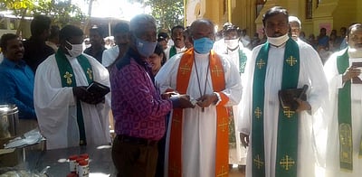 முதலூா் தூய மிகாவேல் ஆலயத்தில் விற்பனை விழா