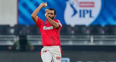 அடுத்தடுத்து யார்க்கர் பந்துகள்: சூப்பர் ஓவரில் அசத்திய ஷமி & பும்ரா!