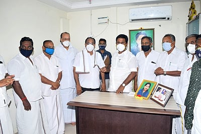 அதிமுகவில் இணைந்த மாற்றுக்கட்சியினா்