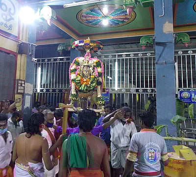 குலசை தசரா திருவிழாவில் துா்க்கை திருக்கோலத்தில் அம்மன்