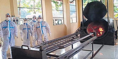 மடியும் மனிதம்: கரோனா நோயாளிகளின் உடல்களை வாங்க குடும்பத்தினர் மறுப்பு