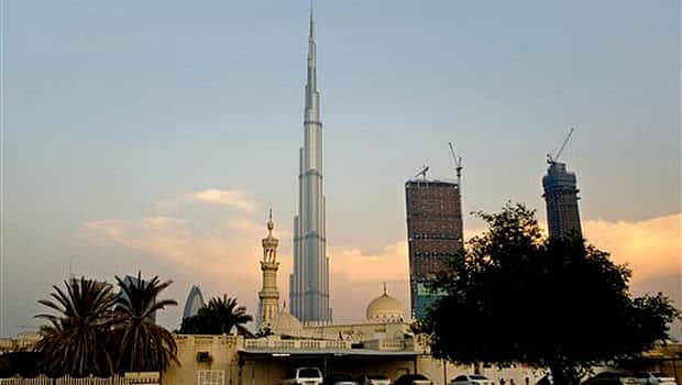 புர்ஜ் கலீஃபாவில் ஒளிரவிடப்படும் மகாத்மா காந்தியின் புகைப்படம்