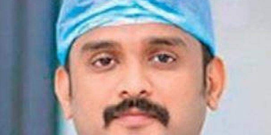 அறுவை சிகிச்சையில் குழந்தை மரணம்: தற்கொலை செய்து கொண்ட மருத்துவர்