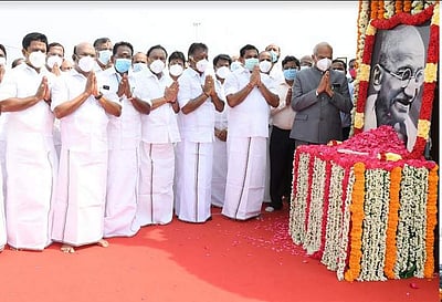 காந்தி பிறந்தநாள்: ஆளுநர், முதல்வர், துணைமுதல்வர் மரியாதை