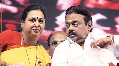 விஜயகாந்த், பிரேமலதா இன்று வீடு திரும்புகின்றனர்