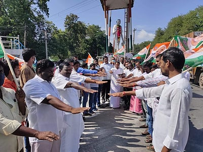 சேலத்தில் தமாகா சார்பில் காந்தி பிறந்த நாள் விழா மற்றும் காமராஜர் நினைவு தினம் அனுசரிப்பு