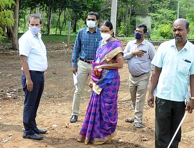 கிருஷ்ணகிரியில் மாவட்ட ஊரக வளா்ச்சி முகமை அலுவலகத்துக்கான இடம் ஆய்வு