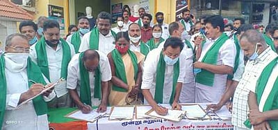 வேளாண் சட்டங்களை திரும்பப்பெறக் கோரி  காங்கிரஸ் கையெழுத்து இயக்கம்