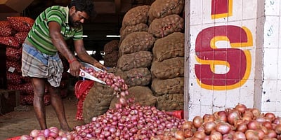 கோயம்பேடு சந்தையில் ஒரு கிலோ வெங்காயம்  ரூ.110 வரை விற்பனை