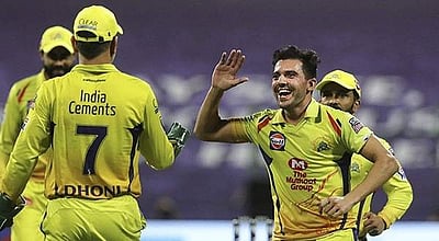 ஐபிஎல் பிளேஆஃப்: ஏழு வெற்றிகளுடன் சிஎஸ்கே அணியால் தகுதி பெற முடியுமா?