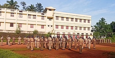 மாா்த்தாண்டத்தில் போலீஸாருக்கு கவாத்து பயிற்சி