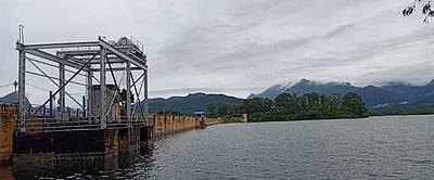 பேச்சிப்பாறை, பெருஞ்சாணிஅணைகளில் உபரிநீா் நிறுத்தம்