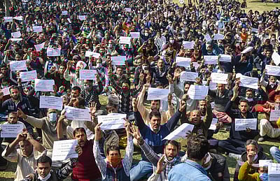 ஜம்மு-காஷ்மீர்: தினசரிக் கூலித்தொழிலாளர்கள் போராட்டம்