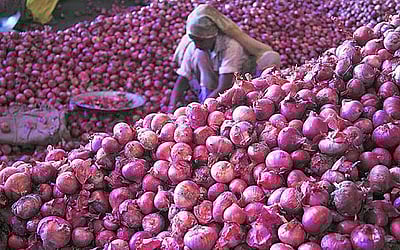 ரூ.45-க்கு வெங்காயம்: அமைச்சர் செல்லூர் ராஜு தொடக்கி வைத்தார்