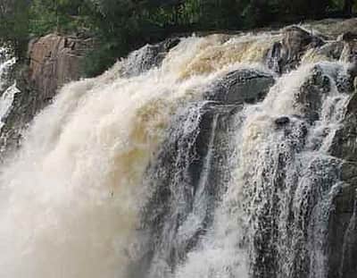 ஒகேனக்கல்லில் சுற்றுலாப் பயணிகளுக்கு அனுமதி
