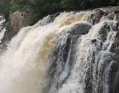 ஒகேனக்கல்லில் சுற்றுலாப் பயணிகளுக்கு அனுமதி