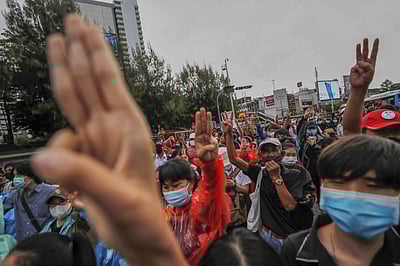 தாய்லாந்தில் வலுக்கும் போராட்டம்: அவசரநிலை உத்தரவை நீக்கியது அரசு