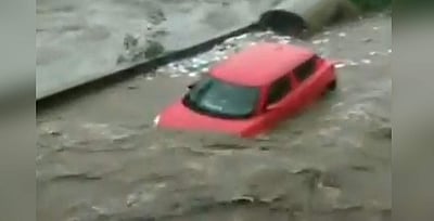 வெள்ளத்தில் மூழ்கிய பெங்களூரு