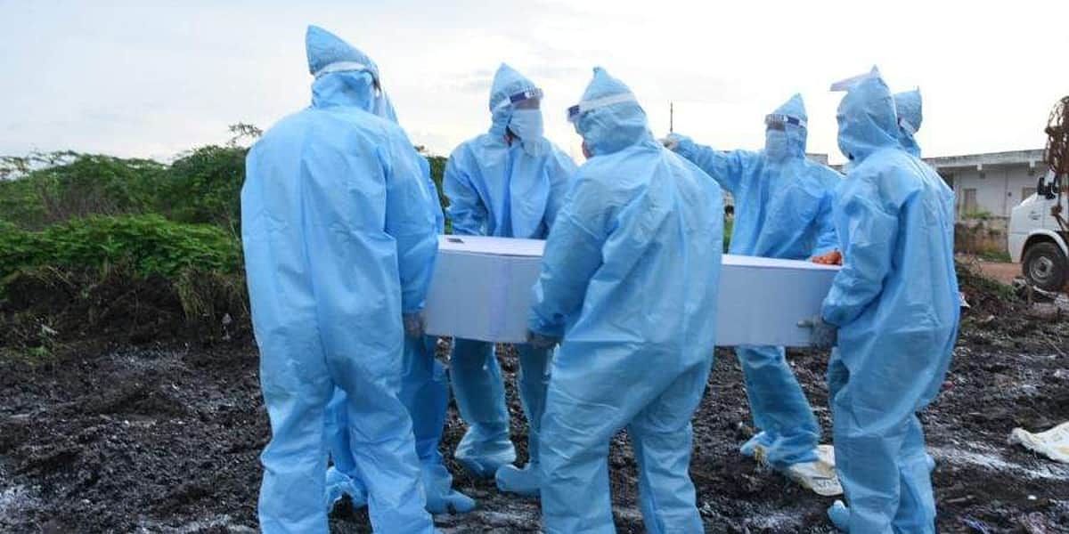 இறந்த கரோனா நோயாளிக்கு முதல் முறையாக உடற்கூராய்வு; காத்திருந்த அதிர்ச்சி