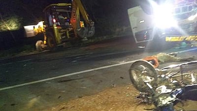 இருசக்கர வாகனம் மீது மினி லாரி மோதல்: 2 பேர் பலி; 3 பேர் காயம்