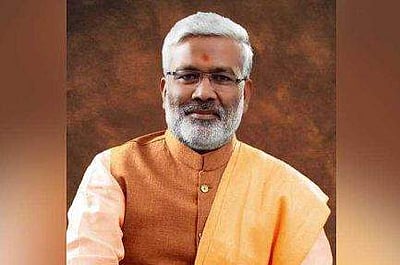 'பாகிஸ்தான், சீனாவுடன் போரிடும் தேதியை மோடி முடிவு செய்துள்ளார்'