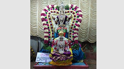 திருவடிச்சூலம் தேவிஸ்ரீ கருமாரியம்மன் கோயிலில் அலங்கார ஊஞ்சல் சேவை