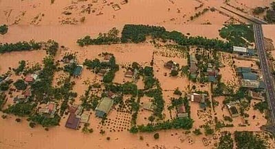 மகாராஷ்டிர வெள்ள பாதிப்பு: 'ரூ.10,000 கோடி நிதி போதாது'