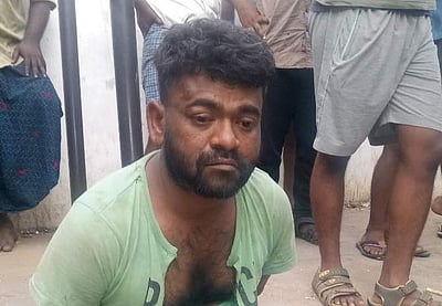 ராஜபாளையத்தில் பொதுமக்களிடம் சிக்கிய பல நாள் திருடன்: காவல்துறையினரிடம் ஒப்படைப்பு