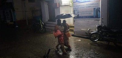 கம்பத்தில் திடீர் மழை: மின்சாரம் துண்டிப்பு