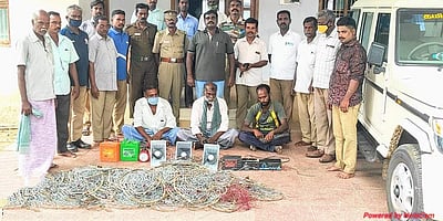 குயில் வேட்டை: சீர்காழியில் 3 பேர் கைது, 14 குயில்கள் மீட்பு