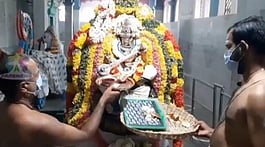 கூத்தனூா் சரஸ்வதி கோயிலில் விஜயதசமி வழிபாடு