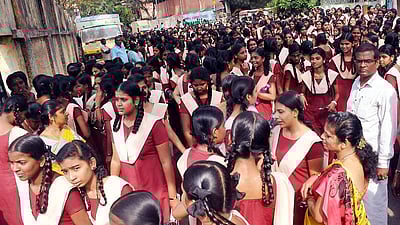 மாணவர் தற்கொலைகளும் சமூகத்தின் கடமையும்